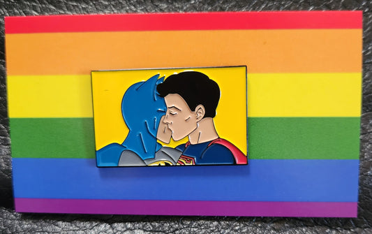 Enamel Pin: Batman x Superman Kiss